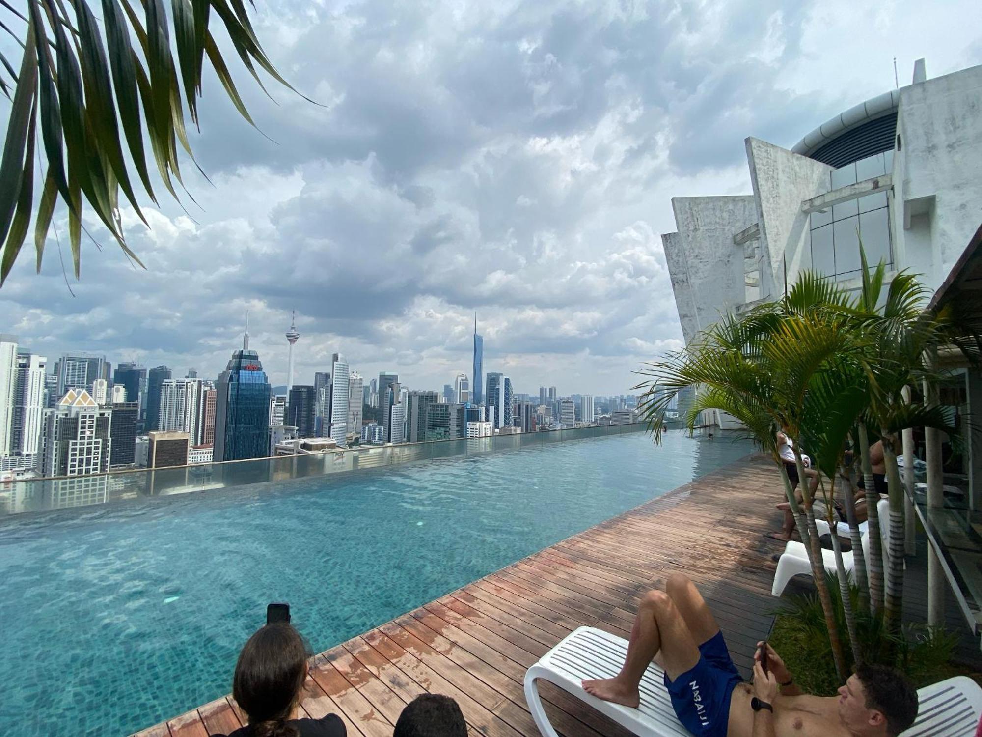 Asrama Infinity Skypool